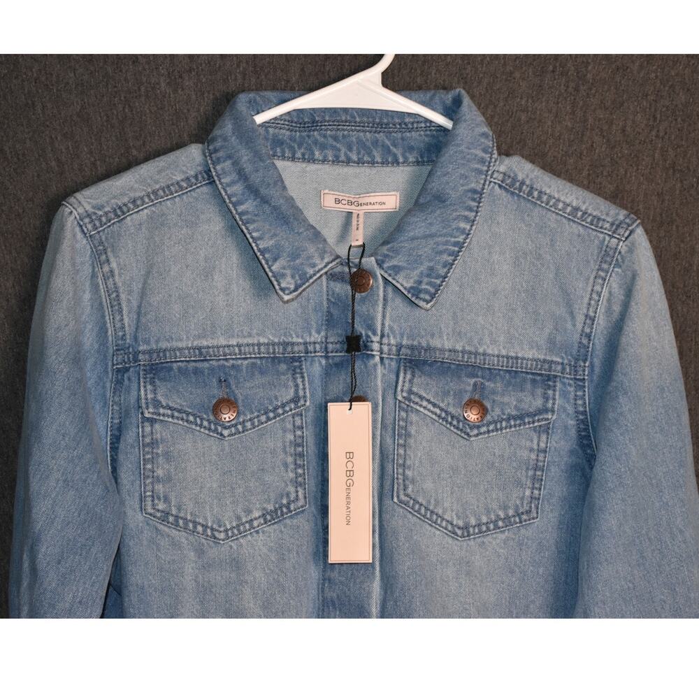 NEW BCBGeneration Women's Medium Medium Wash Cropped Denim Jacket Button Up NWT - Picture 2 of 10